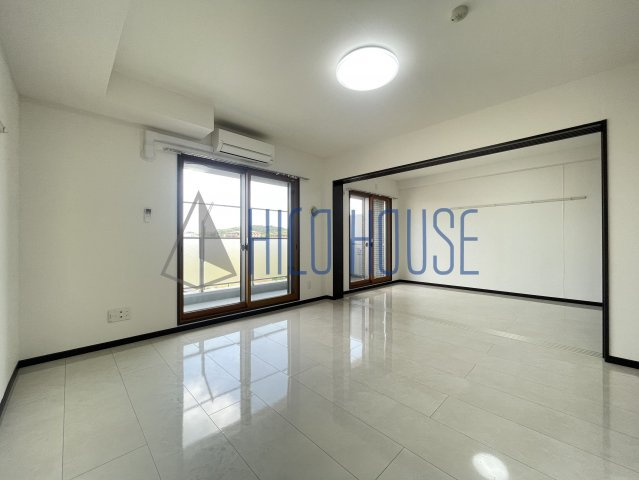 リリーヴィレッジCRESTの居間・リビング