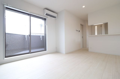 【居間・リビング】 | Crecia千早 | 別号室の写真になります。現況優先。