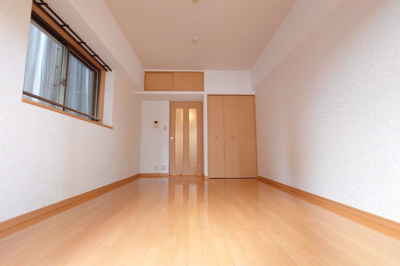 【居間・リビング】 | サンロージュ箱崎駅前 | 別号室の写真になります。現況優先。