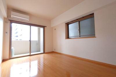 【バルコニー】 | サンロージュ箱崎駅前 | 別号室の写真になります。現況優先。