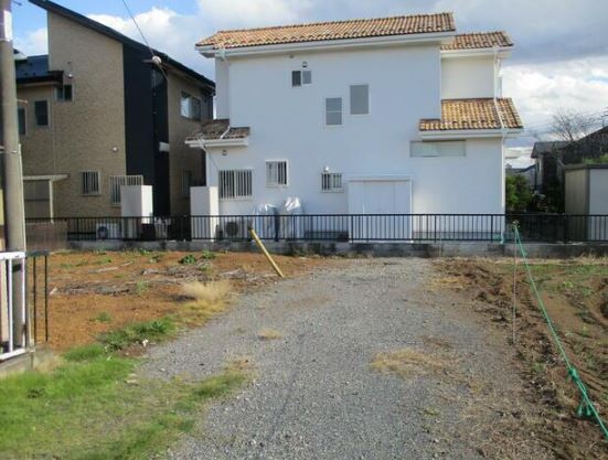 【土地】鶴ヶ島市脚折駐車場用地の前面道路含む現地写真|前面道路です