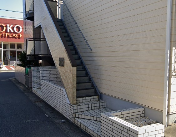 ローズアパートＡ棟のエントランス|参考となり、現況を優先致します。