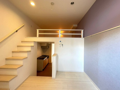 【居間・リビング】 | Apartment楓 | 別号室の写真になります。現況優先。