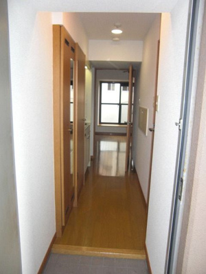 【玄関】 | ダイナコートスタディオ東公園2 | 別号室の写真になります。現況優先。