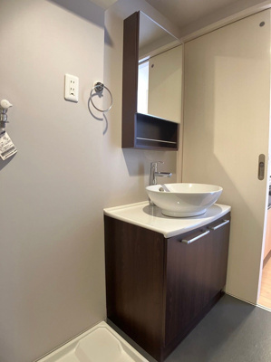 【独立洗面台】 | ビエンカーサ | 別号室の写真になります。現況優先。
