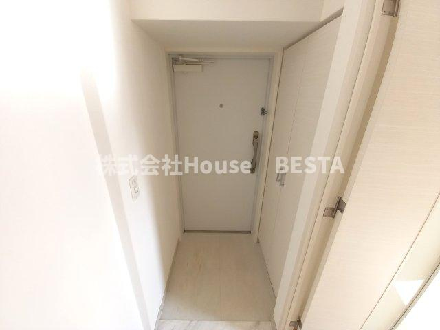 コスモリード神戸三宮の玄関