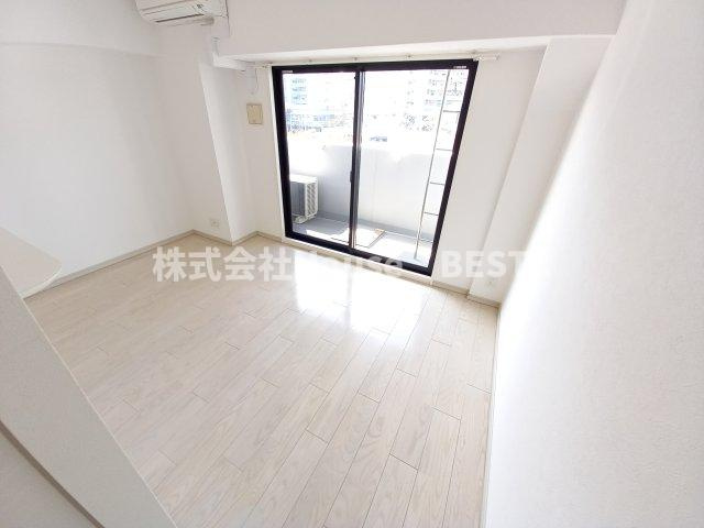 コスモリード神戸三宮の洋室