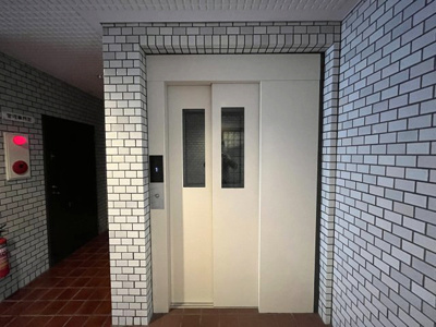 【その他共用部分】 | ライオンズマンション伊勢佐木町リバーサイド | お買い物時やベビーカーの出し入れに便利なエレベーター付です。