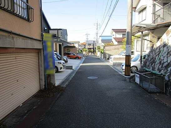 【前面道路含む現地写真】