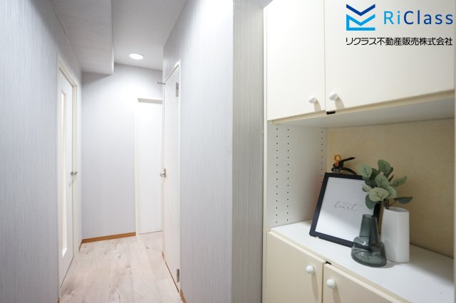 朝日プラザ西舞子の玄関|シューズボックスもある玄関です