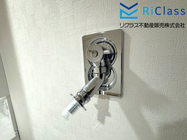 朝日プラザ西舞子のランドリースペース|新調のKAKUDAIの洗濯水栓です