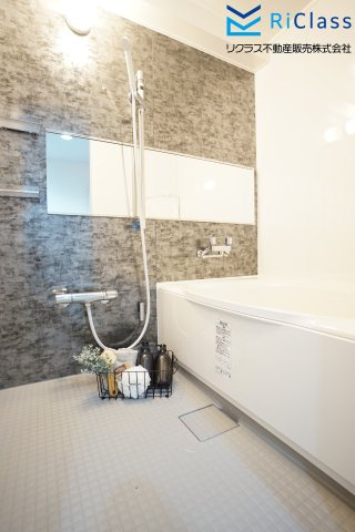 朝日プラザ西舞子の浴室|新調のお風呂です