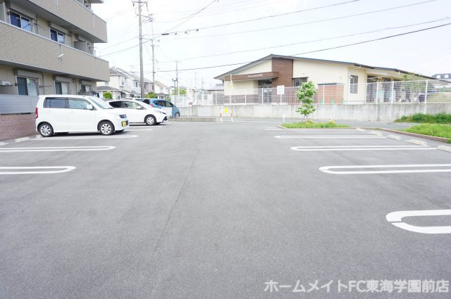合志市須屋のアパートの駐車場