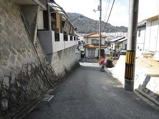 【前面道路含む現地写真】