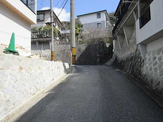 【前面道路含む現地写真】