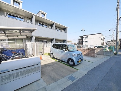 バートンハウス西大寺北町の駐車場