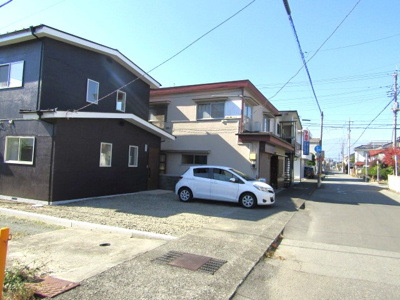 【前面道路含む現地写真】 | 【再生住宅】　甲府市湯田2丁目 | 前面道路含む現地写真です