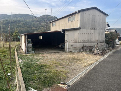 【外観】 | 東区浅越古民家 | 鉄骨造の倉庫付き。