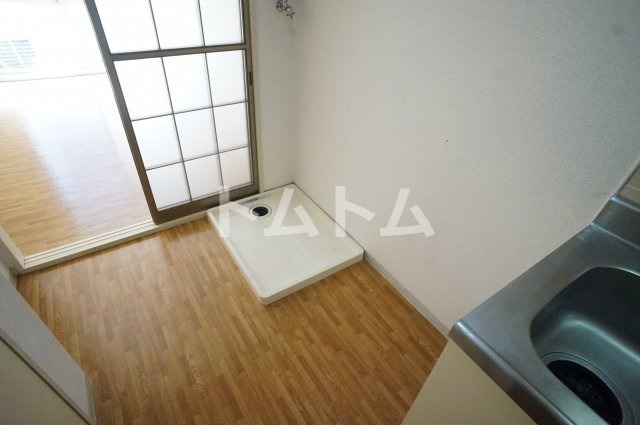 永和ハイムのその他|明るい色調の室内です