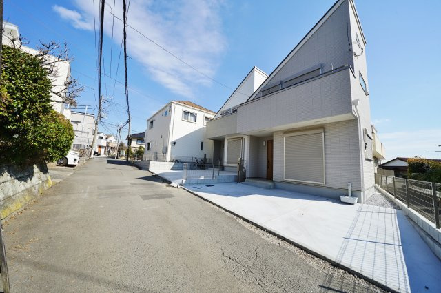 【横浜市保土ケ谷区仏向西6-2全10棟新築戸建て４号棟】★仲介手数料無料★（坂本小学校・保土ヶ谷中学校）の前面道路含む現地写真