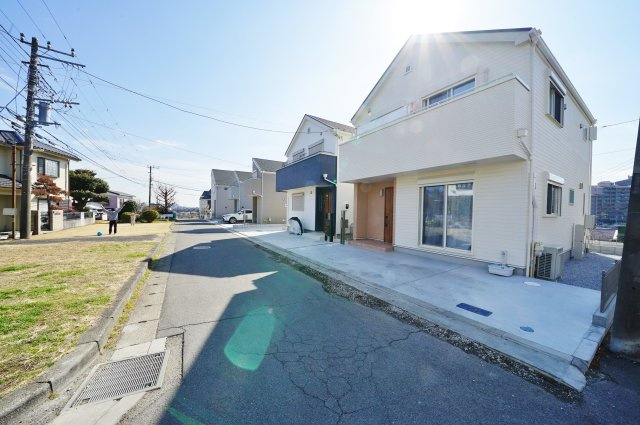 【横浜市保土ケ谷区仏向西6-2全10棟新築戸建て６号棟】★仲介手数料無料★（坂本小学校・保土ヶ谷中学校）の前面道路含む現地写真