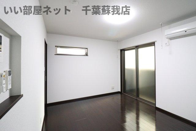 ティアラ本千葉の居間・リビング|落ち着いて過ごせるお部屋なので、寝室にいかがでしょうか