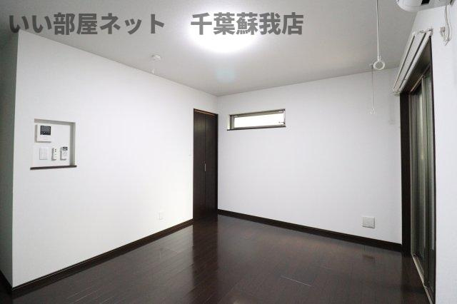 ティアラ本千葉の寝室|落ち着いた色調の洋室です
