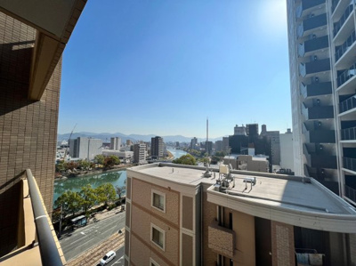 【展望】 | ファミール比治山通り | 南向き（令和5年10月現在、バルコニーから猿猴川が見えます）
