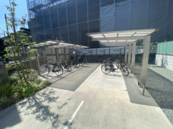 シャーメゾングラン今在家の駐車場