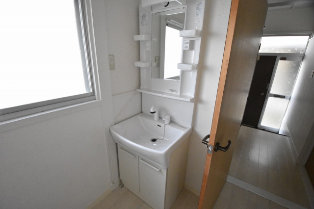 岡本貸家の独立洗面台