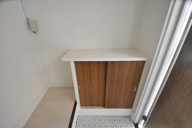 岡本貸家の玄関