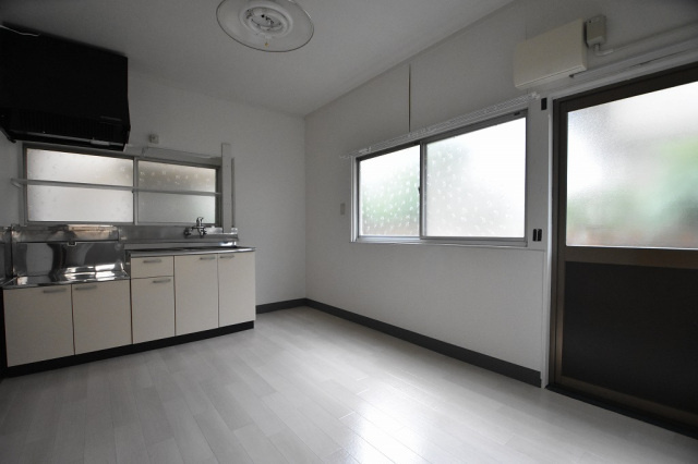 岡本貸家の居間・リビング