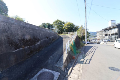 【前面道路含む現地写真】 | 伊川資材置き場用地