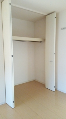 【収納】 | ロイヤルクレッセント西登戸参番館 | ※同物件・同タイプの写真です。