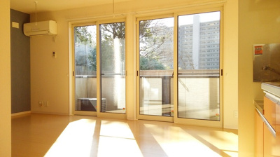 【居間・リビング】 | ロイヤルクレッセント西登戸参番館 | ※同物件・同タイプの写真です。