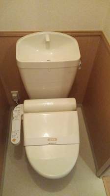 【トイレ】 | ロイヤルクレッセント西登戸参番館 | ※同物件・同タイプの写真です。