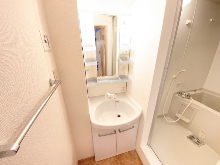 熊本市南区薄場３丁目のアパートの独立洗面台
