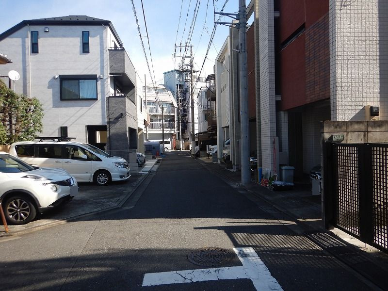 杉並区和田１丁目中古戸建の前面道路含む現地写真