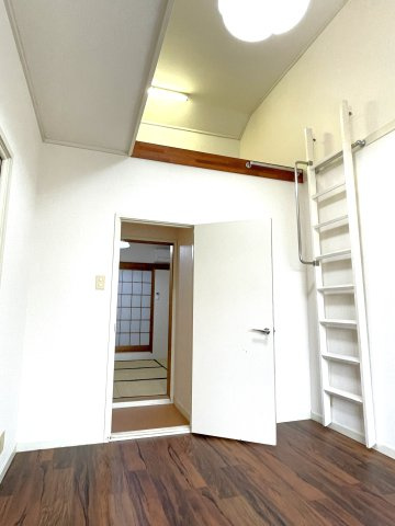 アリーブ成東の洋室