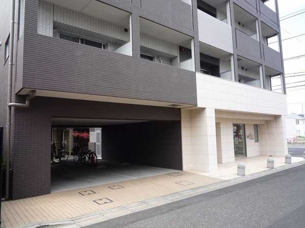 スパシエルクス府中のエントランス