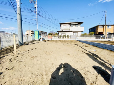 【外観】 | ◇本鵠沼に新たな５つの家族ストーリーが誕生◇建築条件なし売地／藤沢市本鵠沼２丁目 | 【区画①】現地はスッキリ更地となっております。これから造成が始まります。新たな家族ストーリーを此処で綴り始めてください。丁度良い立地で暮らしやすい住環境となっております♪