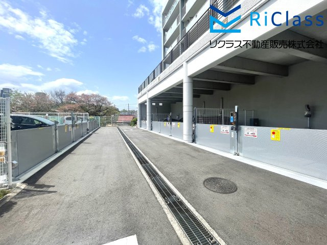 グリーンヒルズ鷹取の駐車場