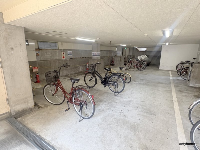 ブールバール塚本２　仲介手数料無料の駐車場