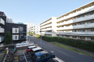 【展望】 | 眼前に広がる空の雄大さと、このお部屋の自慢の一つである「眺望」をご覧ください。毎日、この景色を独り占めできる新生活に夢が広がります。～即日のご見学可能～　お問合せはお気軽にどうぞ。
