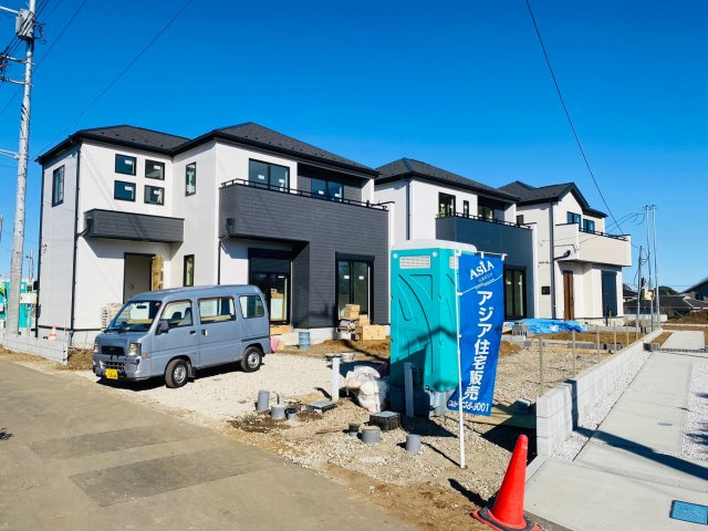 所沢市三ケ島9期　新築戸建の外観|外観現地（2024年1月）撮影　足場が外れました！敷地45坪以上！南側が開けた明るい建物配置♪