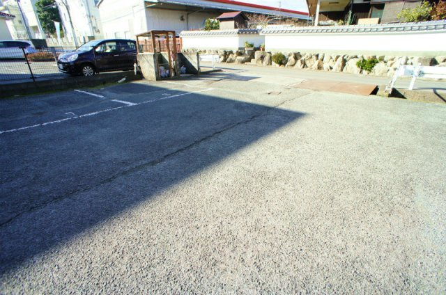メゾンスコールの駐車場|駐車場完備です
