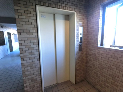 【その他共用部分】 | 保土ヶ谷西パークホームズ | お買い物時やベビーカーの出し入れに便利なエレベーター付です。