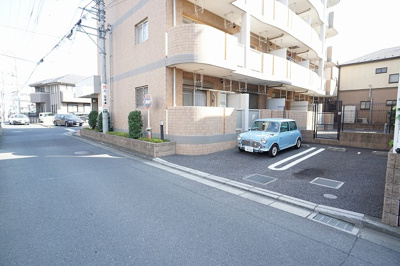 【駐車場】 | エレガンラルジュⅡ | 駐車場