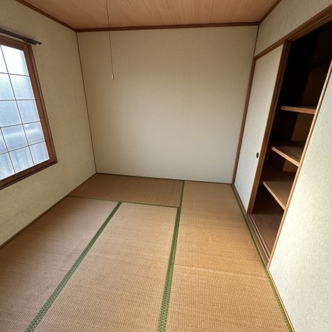 コーポジョイフルの和室