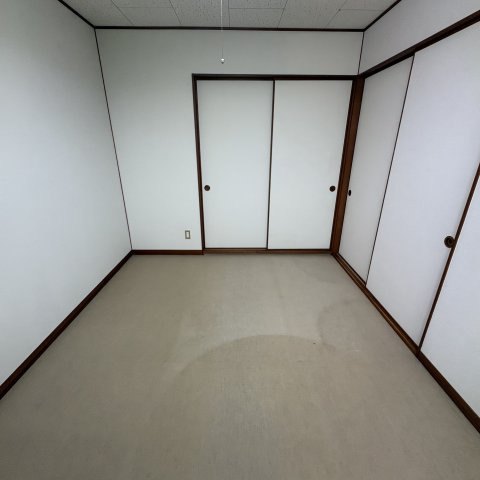 コーポジョイフルの和室